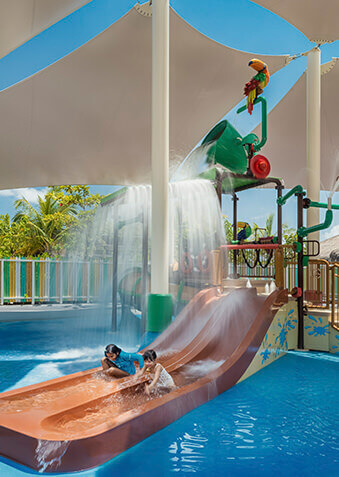 В Stars Kids Clab есть небольшой, но классный аквапарк