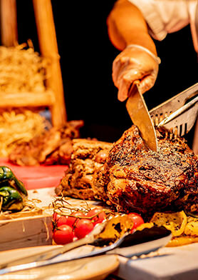 Праздничного барбекю хватит на всех гостей!