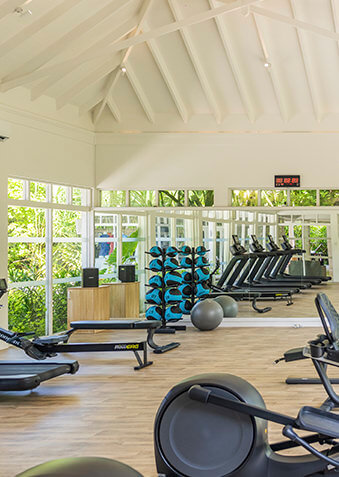 Большой современный фитнес-центр открыт круглосуточно