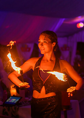 Небольшое фаер-шоу для всех гостей резорта