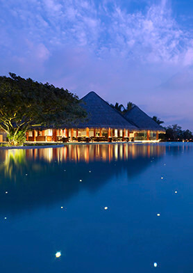 Пейзажный бассейн Dusit Thani пригоден для тренировочного плавания