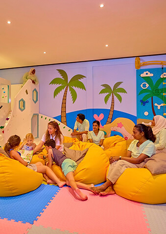 В детском клубе работают опытные мультиязычные воспитатели