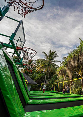 Одна из изюминок клуба Thiththi Boli – батутный парк