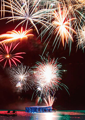 Фейерверк над 