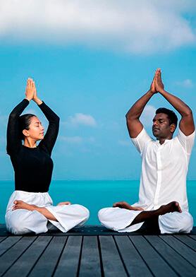 Абсолютное слияние с природой на фоне океана