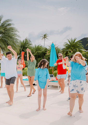 Кто хочет повеселиться на райском Острове Радости?