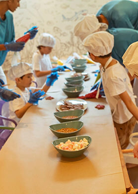 Учиться готовить полезные вкусности с детства!