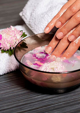 Выбирайте: классический или спа-маникюр