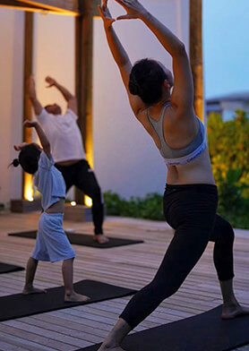 Заниматься йогой и медитацией всей семьей