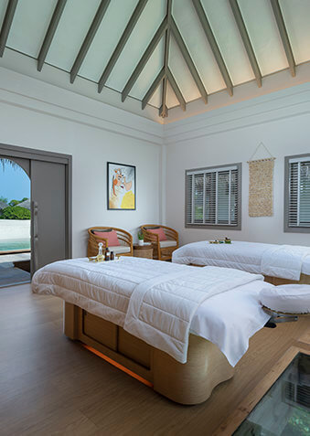 Часть кабинетов Moksha Spa расположена над водой