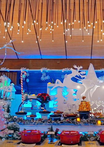 К рождественскому банкету почти все готово…