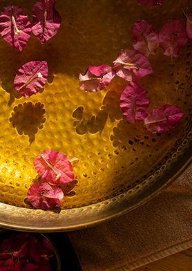 Побалуйте ножки заботливым спа-педикюром!