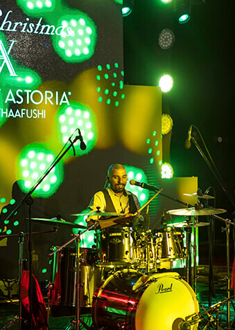 Живая музыка в Waldorf Astoria Maldives звучит регулярно