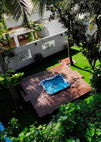 Изюминка Cube Spa – джакузи в тропическом саду