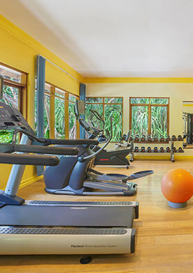 В Dusit Thani есть просторный современный джим