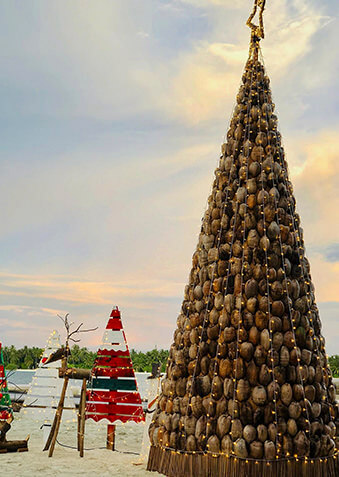 Рождественская елка в мальдивском стиле