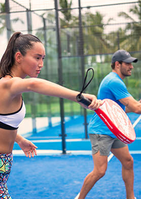 Корты для большого и падел-тенниса редко пустуют