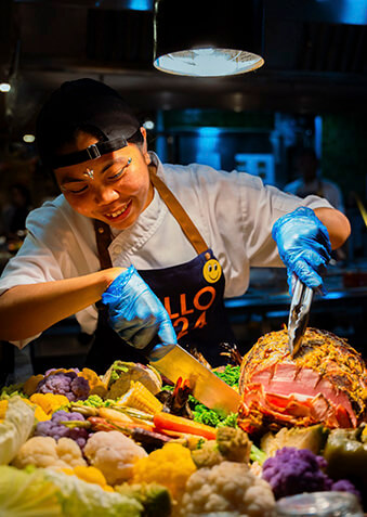 Повара W Maldives готовят новогоднее угощение