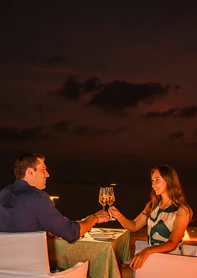 Говорить друг другу главные слова под звездами