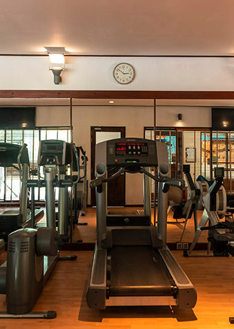 Просторный кондиционированный фитнес-центр готов к тренировкам