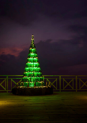 Елка, конечно, не настоящая, но такая красивая!