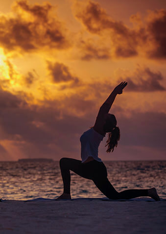 Йога на закате доступна всем гостям Ozen Life Maadhoo