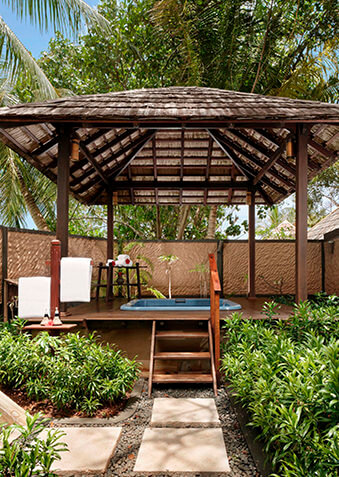 Джакузи в тропическом саду – что может быть лучше?