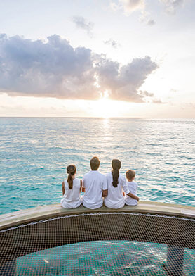 Любоваться фантастическими закатами над океаном