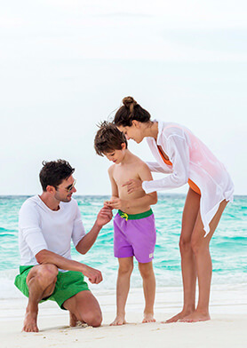 Вместе гулять по пляжу