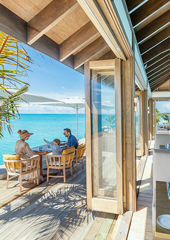 Семейный обед в средиземноморском стиле на террасе Molo