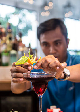 Дегустировать потрясающие авторские коктейли