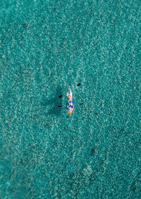 Отправиться вдаль на стеклянном каяке