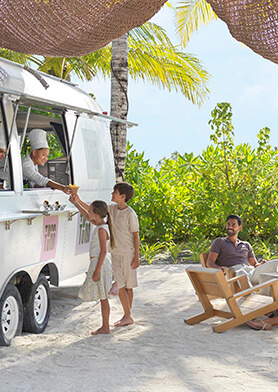 Насладиться азиатской уличной едой в фудтраке Tum Tum