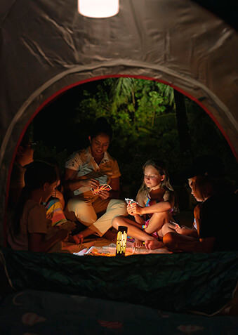 Вечер, Мальдивы, палатка – и «Уно» с новыми друзьями!