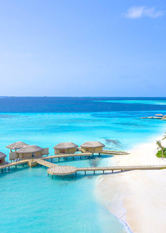 You & Me Spa расположен над хрусталем лагуны