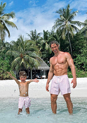 Папа и я в одинаковых… предметах гардероба