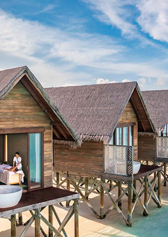 Террасы процедурных кабинетов с круглыми ваннами