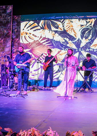 Вечера живой музыки проводятся регулярно