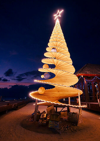 Вот такая оригинальная елочка в Sun Siyam Olhuveli!