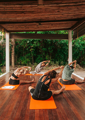 Йога для всех гостей Kurumba Maldives