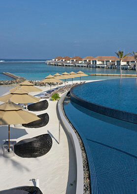 В отеле есть два больших пейзажных бассейна