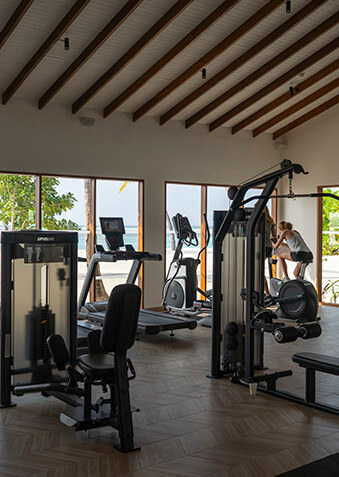 В Cocoon есть фитнес-центр с видом на океан