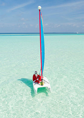 Санта-Клаус на катамаране: это так по-мальдивски!