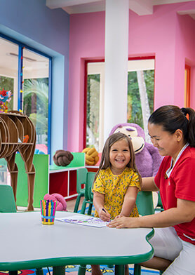 Заниматься творчеством в Dolphin Kids Club