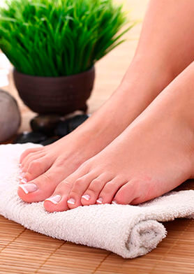 Летящая походка, идеальные ноготки!