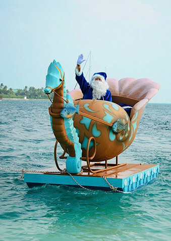 Вот такой оригинальный транспорт у Санта-Клауса из Conrad!