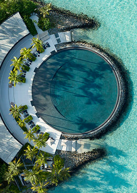 Круглый панорамный бассейн The Ritz-Carlton Maldives