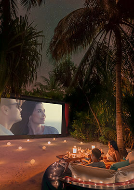 Выбрать фильм из меню Cinema Under the Stars