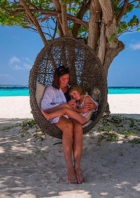 Доверять друг другу самые сокровенные тайны