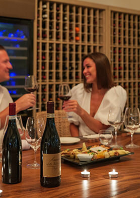 Наслаждаться изысканными винами со всех уголков мира